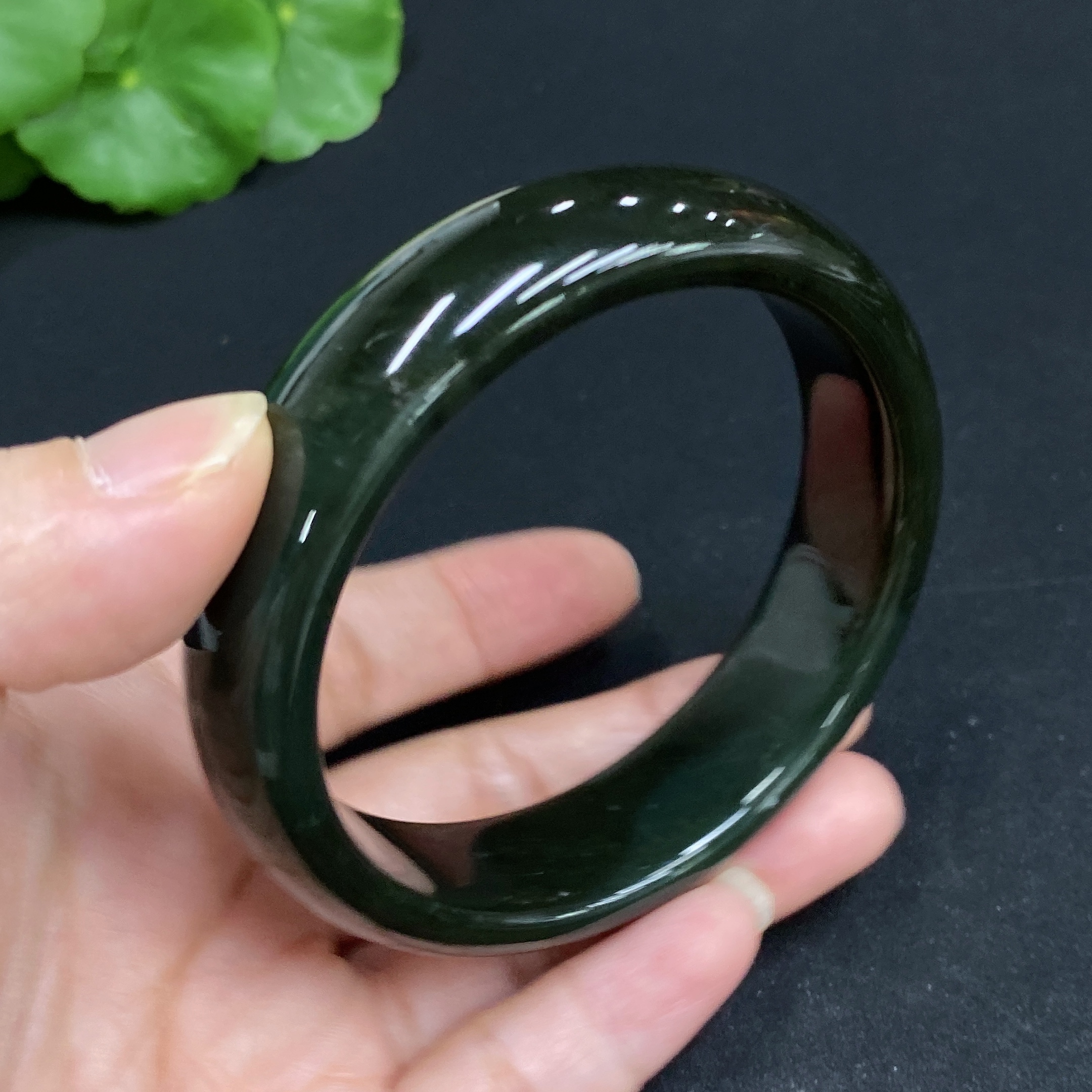 H34015036 Hetian Jade Round Bracelet Size 54.3/56.7 Total Weight Approx. 116.3g
