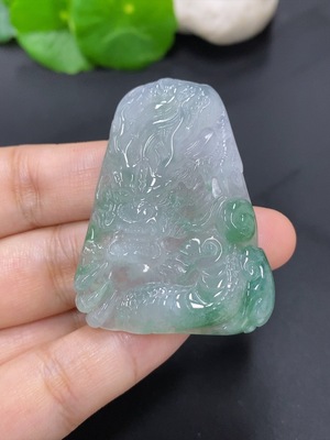 F46597949 翡翠龙腾四海挂件 货品总重量约20克