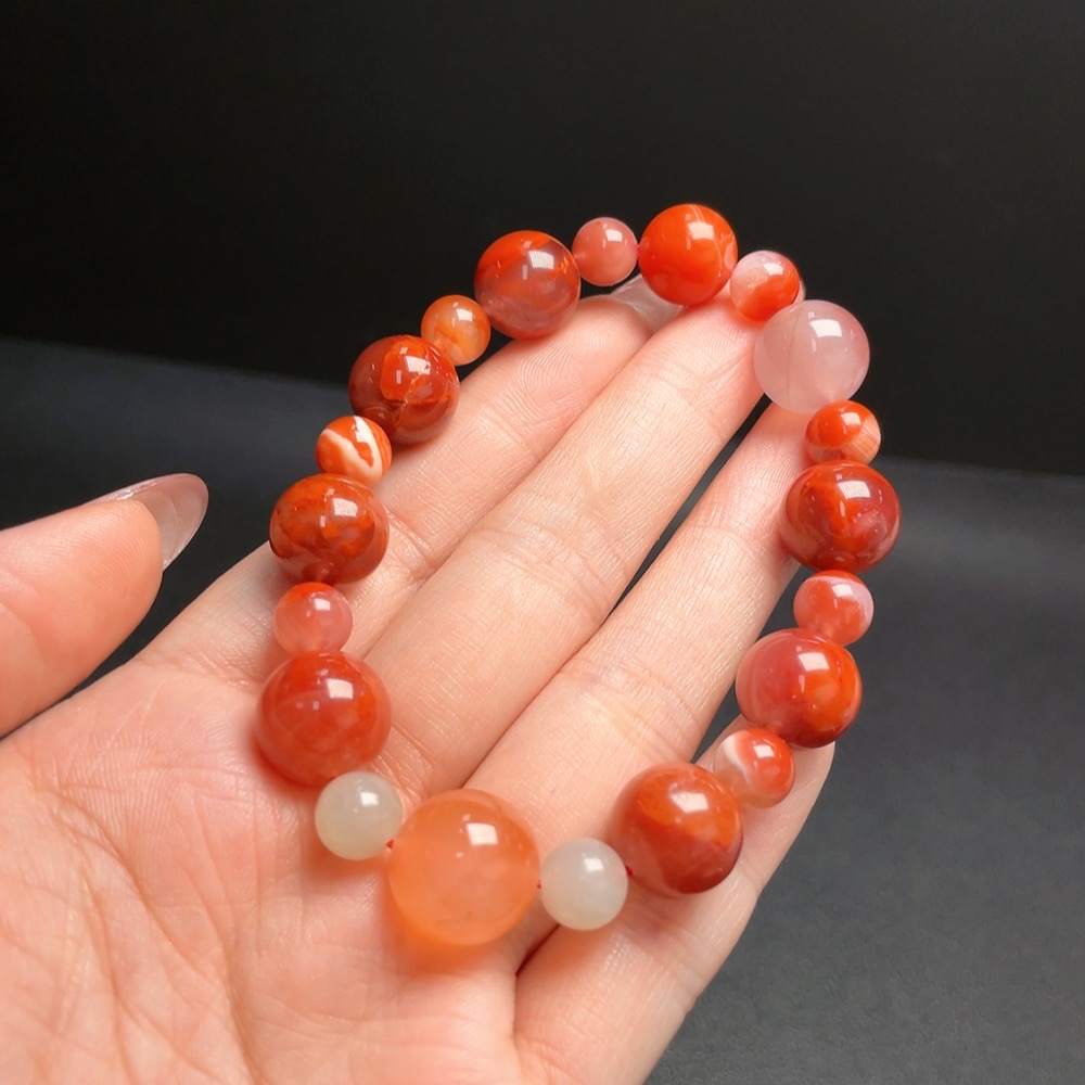 C29340406 South Red Agate Bracelet, approx. 7.7-12.2mm, total weight about 32.27g, visible organic matter, with Hetian Jade