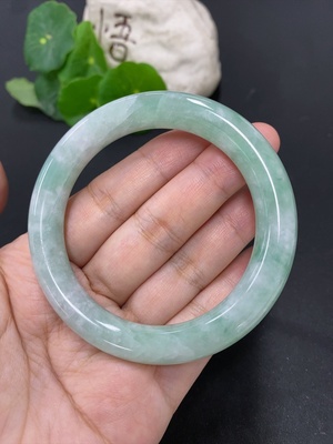 F45360600 翡翠圆条手镯 圈口55.9 货品总重约56.9克