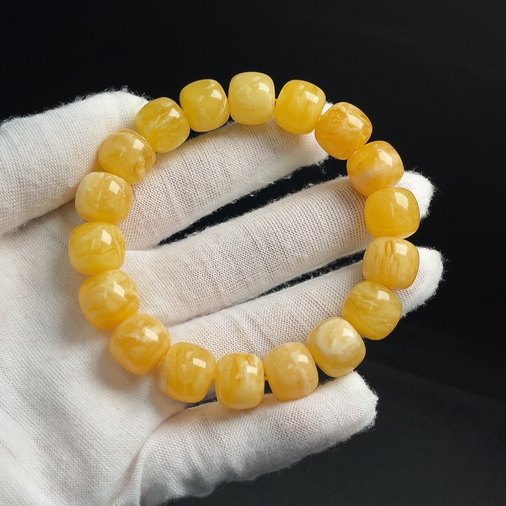 C26032758 Amber Beeswax Bracelet Approx. 12.5mm Total Weight Approx. 21.18g