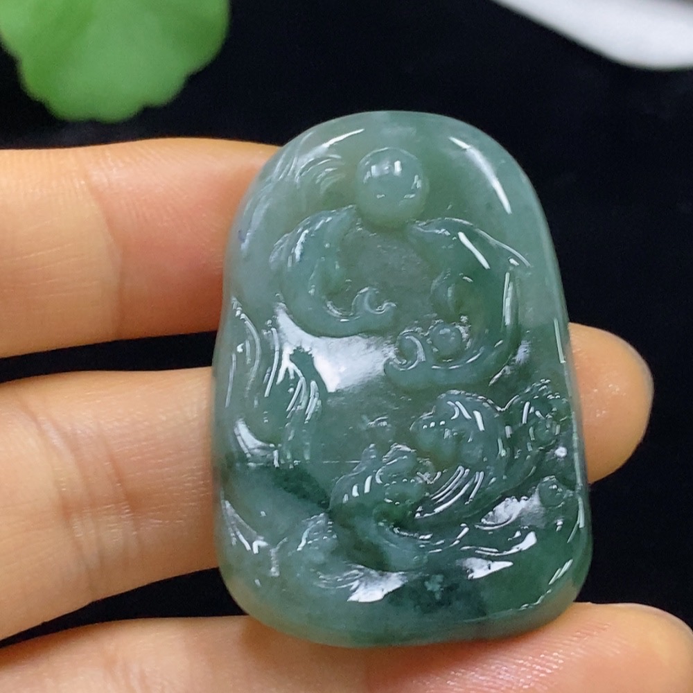 F34024879 Jadeite Auspicious Fish Pendant (Approx. 13.39g, Unpolished)