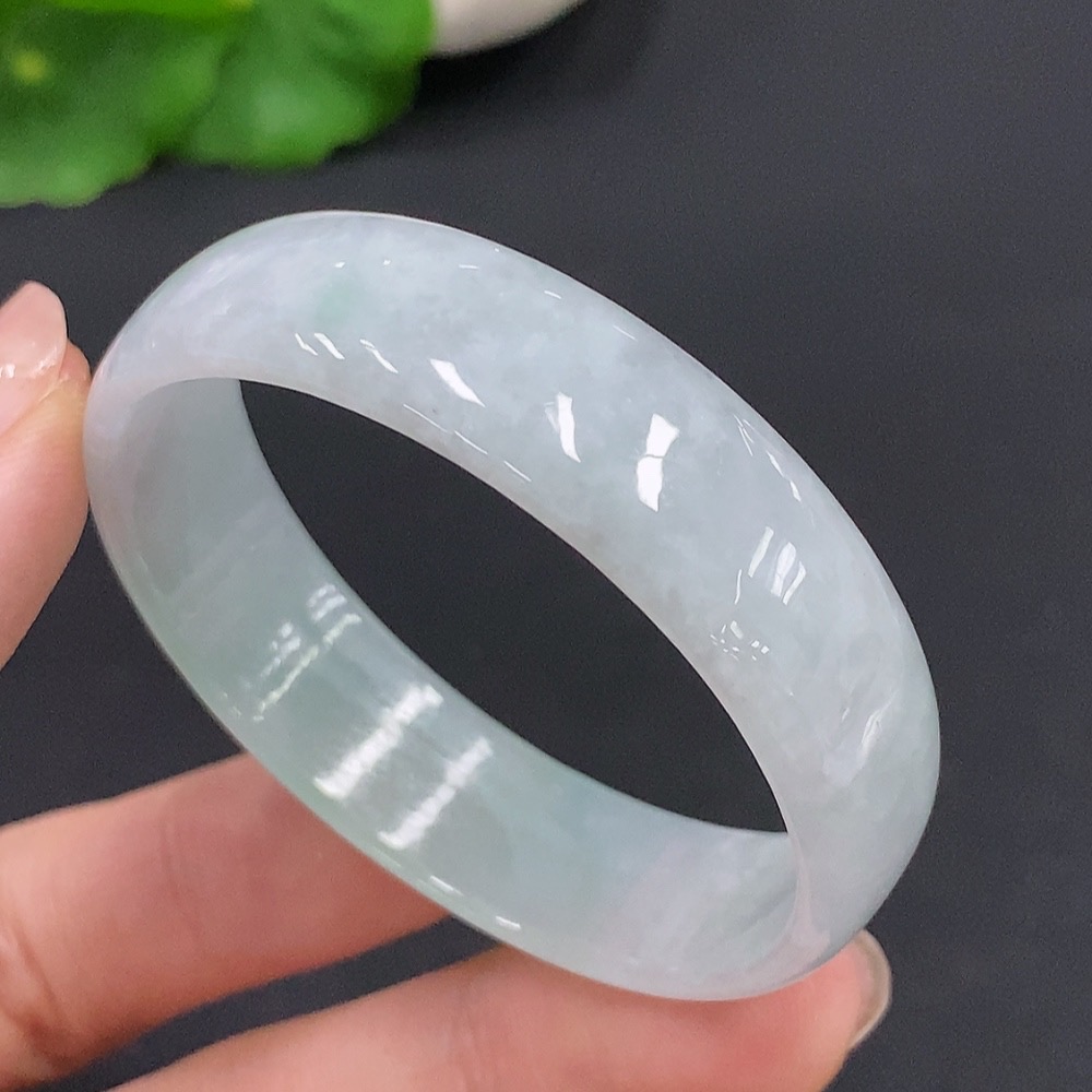 F29337141 Jadeite round bangle, total weight approximately 20.4g, size 46