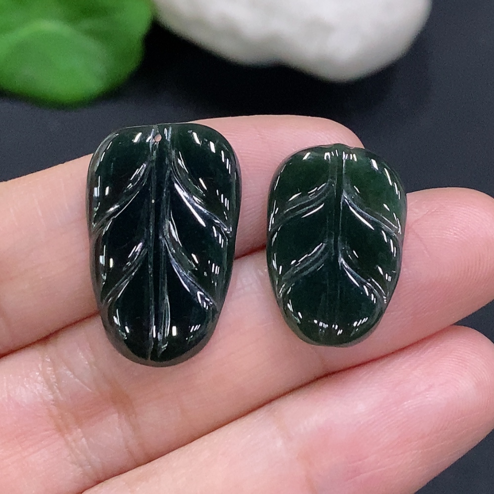 F26937964 Jadeite Leaf Pendant Sell as a Lot