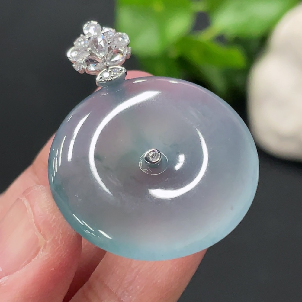 F35109494 Jadeite Pendant Peace Buckle 18k with Diamond Accent Total Weight Approx. 11.43g