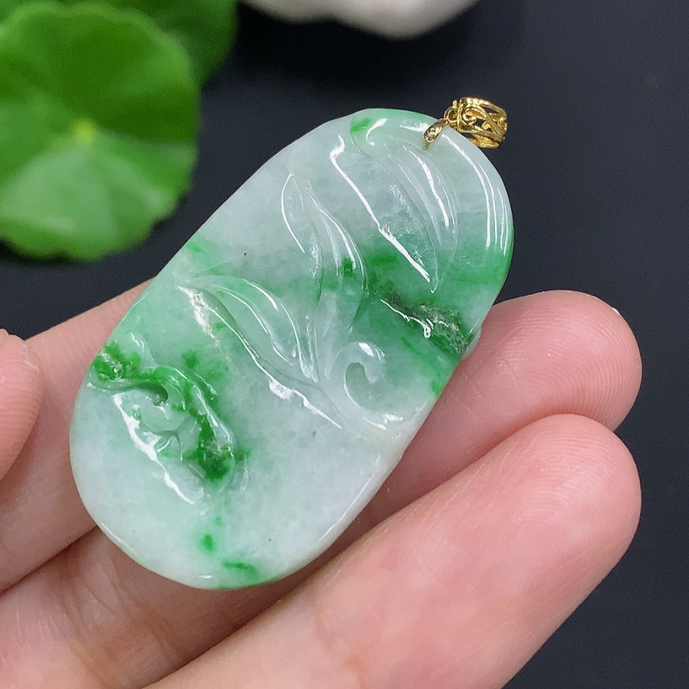 F30568522 Jadeite Fox Pendant with 18K Gold Clasp, Total Weight Approx. 10.8g