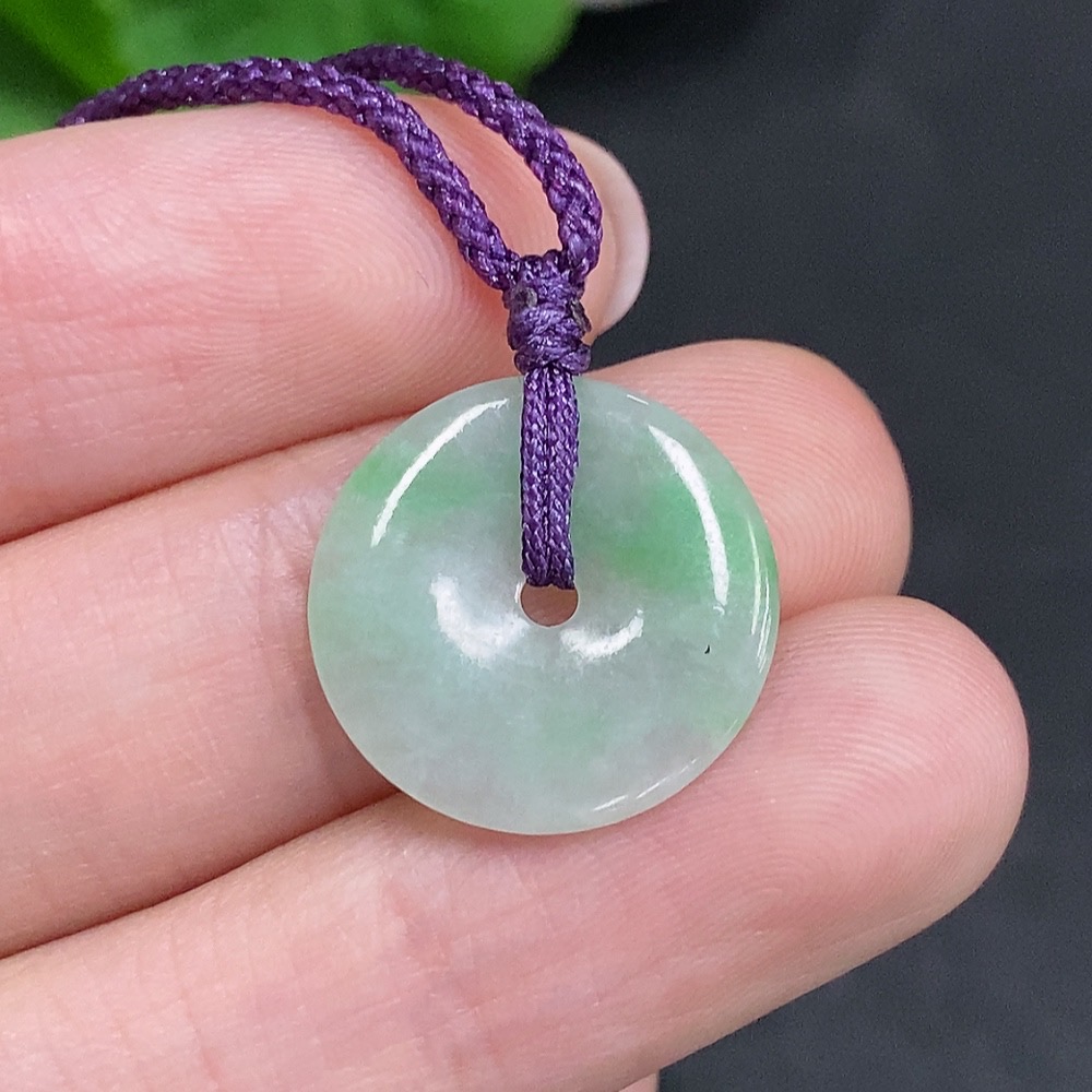 F34967480 Jadeite Peace Knot with a total weight of approximately 1.8 grams (including rope weight)
