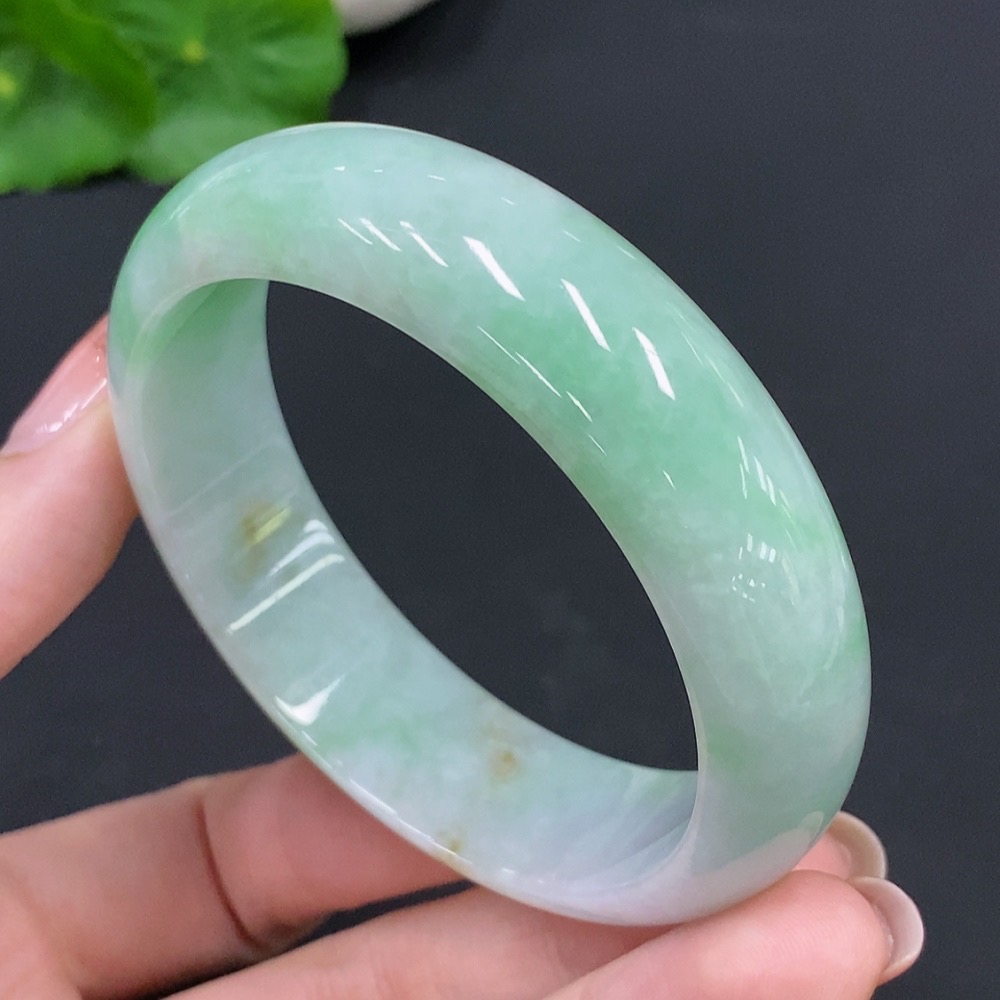 F26015955 Jadeite Round Bangle