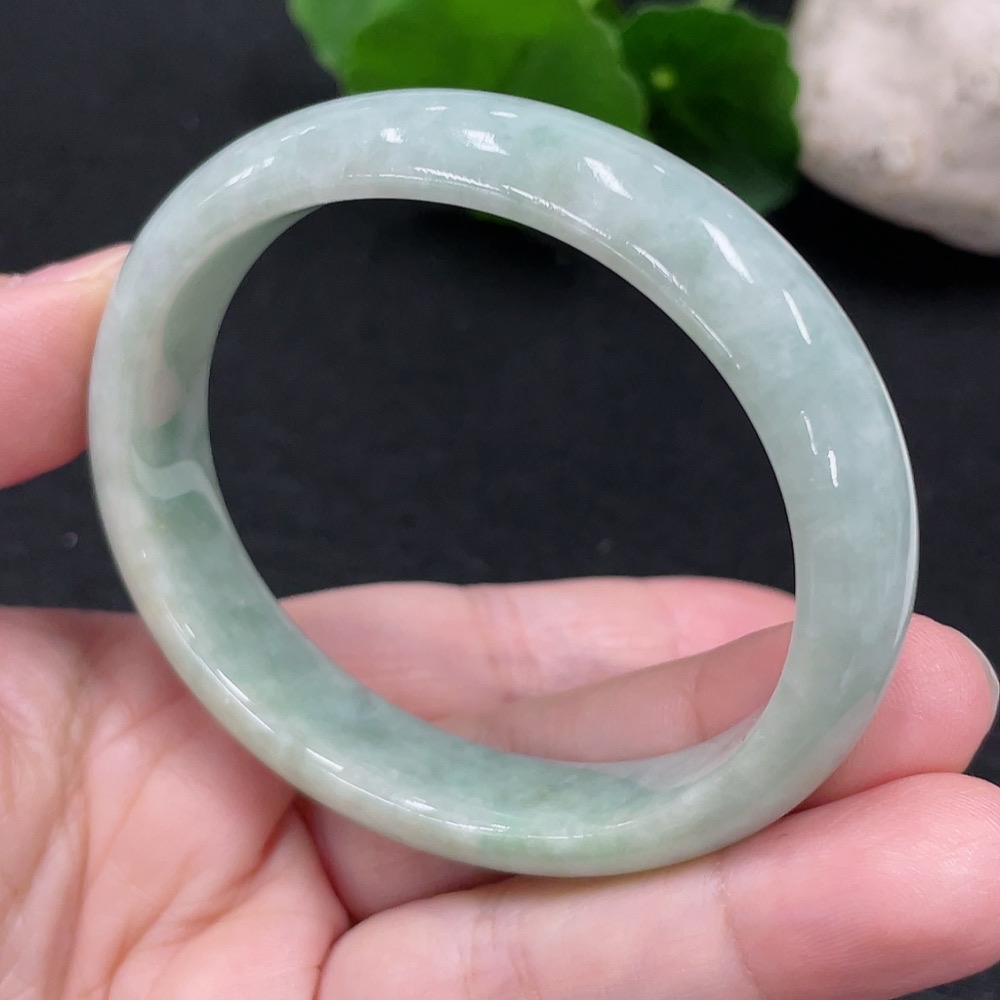 F32735440 Jadeite Concubine Bracelet Size 54.4/47.5 Total Weight Approx. 38g