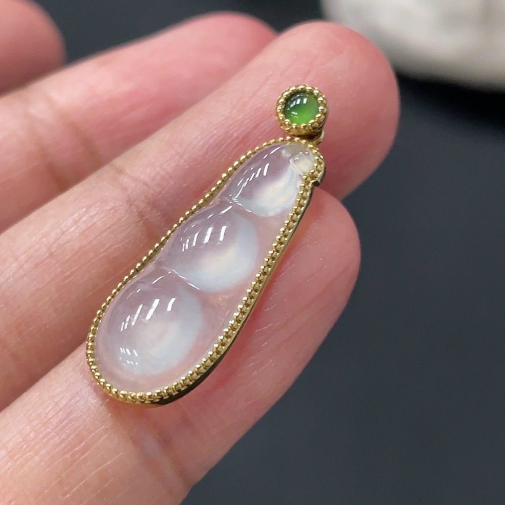 F30520074 Jadeite Lucky Bean Pendant Set in 18K Gold