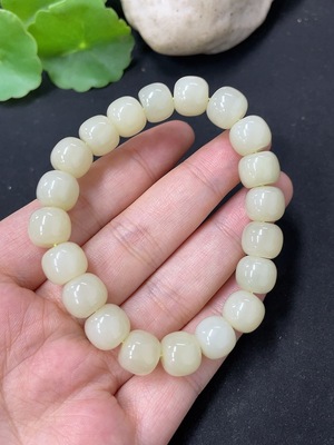 H46574614 和田玉手串  卡9.8mm左右   货品总重约32.7g