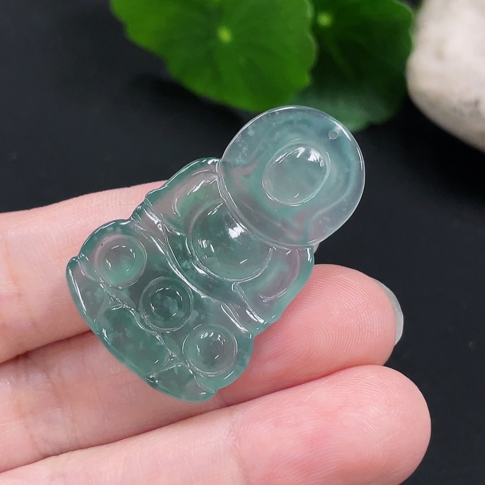 F30459882 Jadeite Guanyin Pendant Total Weight: Approx. 6.1g
