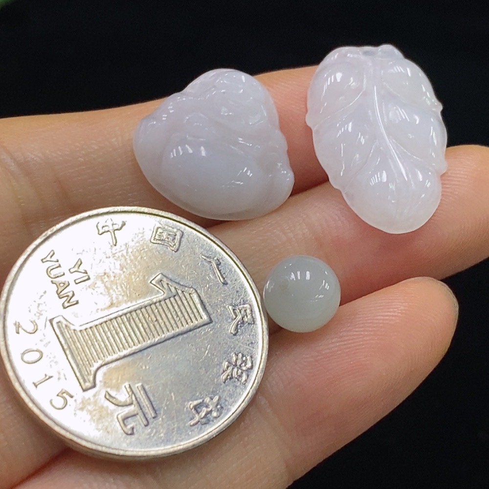 F33928313 Jadeite Pendant/Round Beads Sell as a Lot