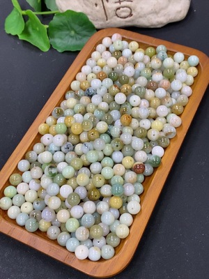F46544871 翡翠珠子 一手走60+ 货品总重约337.76g含袋 含其他矿物成分  颜色成因未定