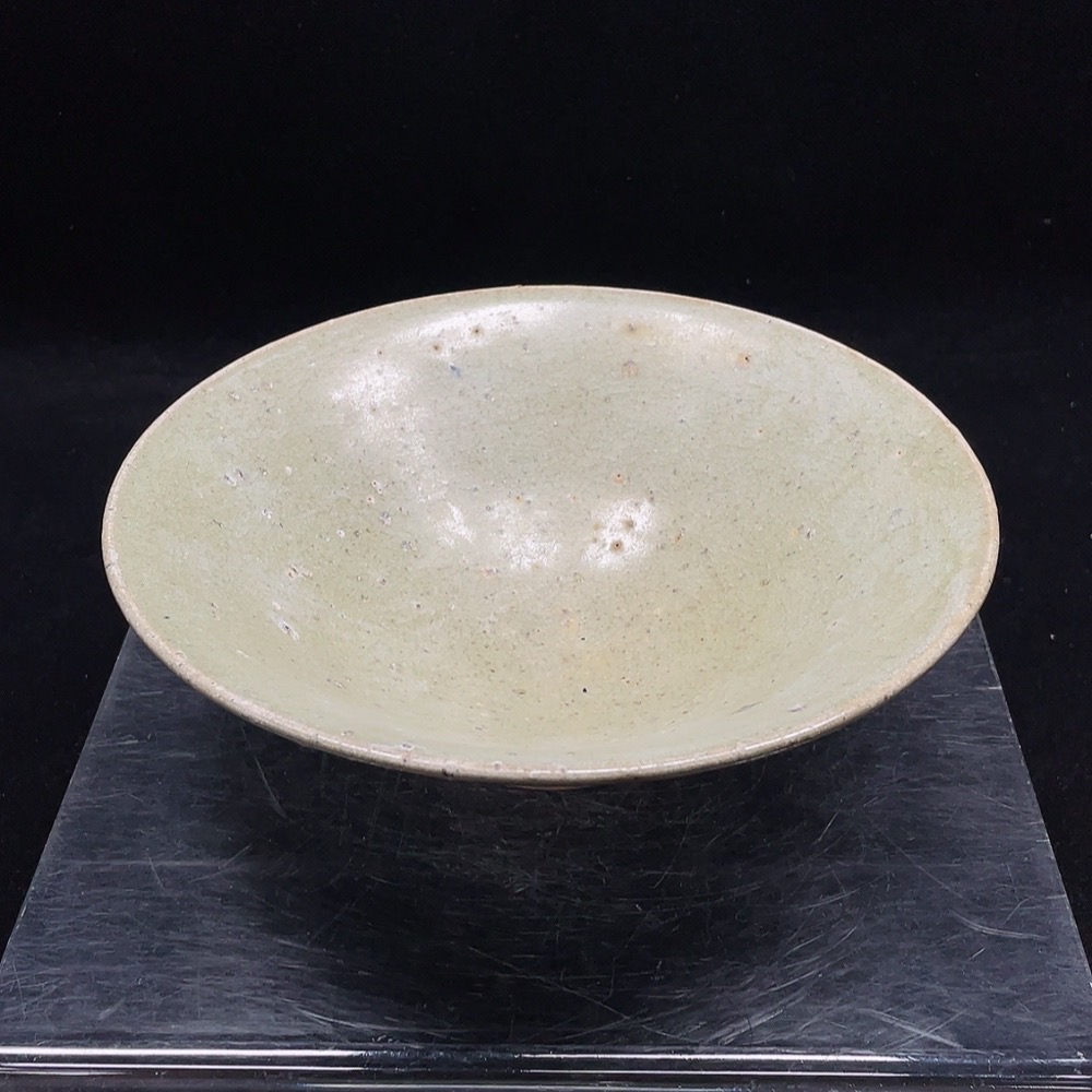 W32765736 Porcelain, intact, celadon conical bowl (subject to the actual item)