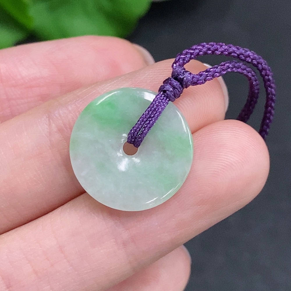 F34967480 Jadeite Peace Knot with a total weight of approximately 1.8 grams (including rope weight)