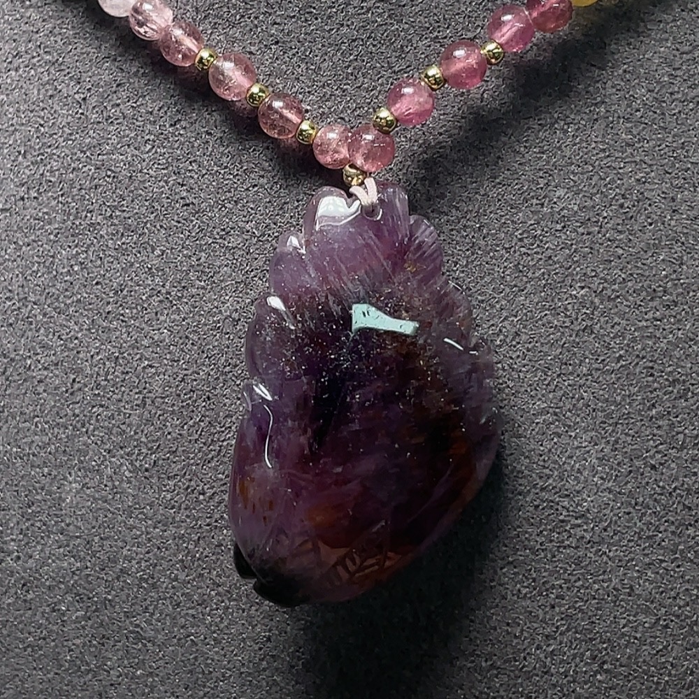 C34049104 Crystal Pendant with Southern Red Agate, Amber, Tourmaline, Visible Organic Matter, Non-Gold, Total Weight Approximately 21.7g