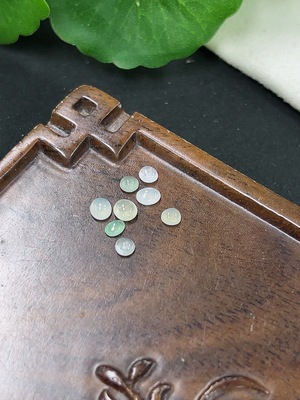 F40689425 翡翠蛋面镶嵌件 一手走8件 货品总重约0.28g