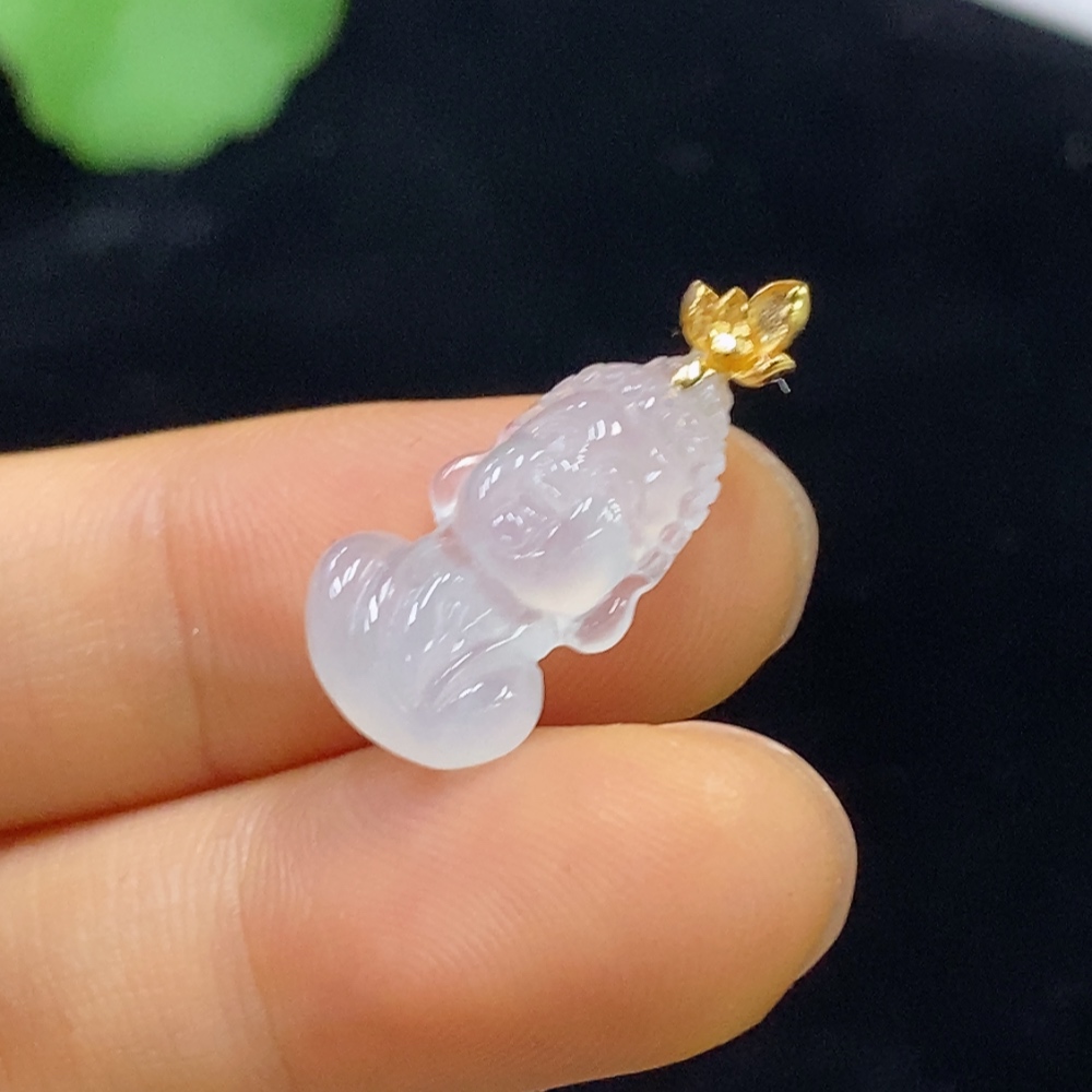 F34025046 Jadeite Pendant with 18K Clasp, Total Weight Approx. 1.6g