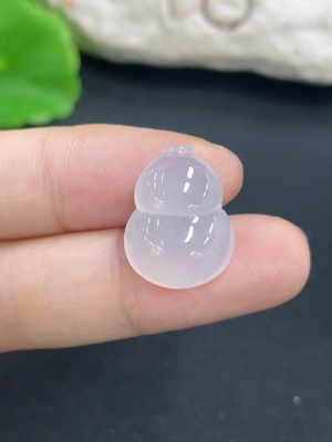 F46562117 翡翠挂件          货品总重约2.9g