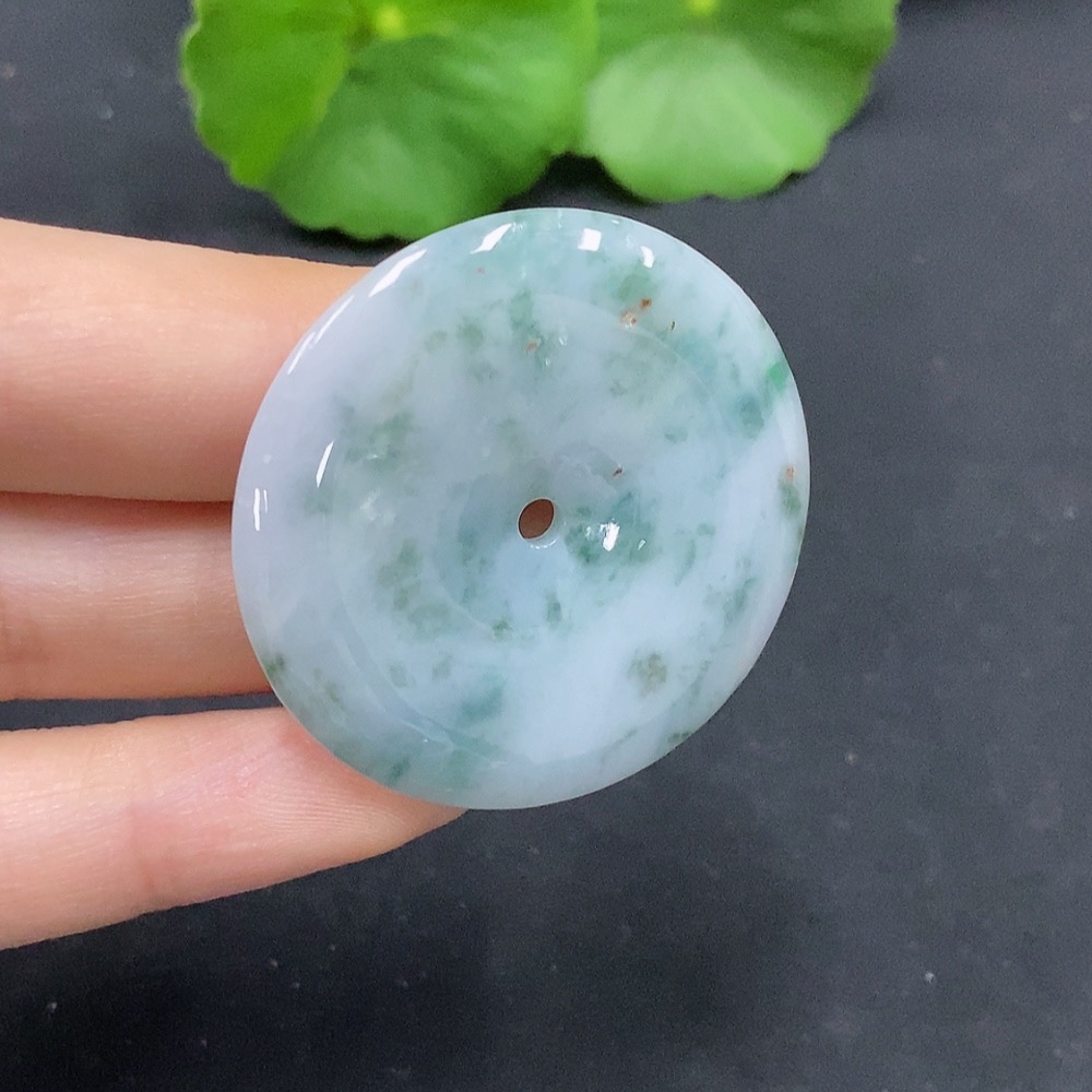 F28279051 Jadeite Peace Knot Pendant Total Weight: Approx. 15.53g