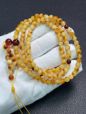C33891810 Amber Beeswax Bead Strand with Partial Visible Repairs, Total Weight Approximately 12g, Size About 5.3mm