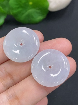 F34000846 Jadeite Peace Knot Sell as a Lot