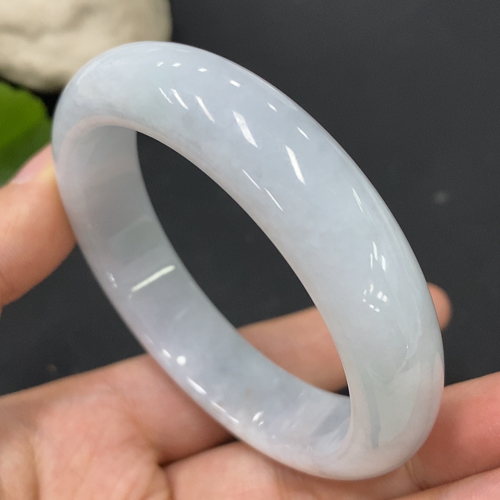 F29357509 Jadeite Round Bangle (Total Weight: Approx. 57.77g, Inner Diameter: 54)
