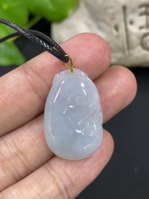 F46596355 翡翠挂件如意 18k扣头 货品总约重3.11g （不含绳）
