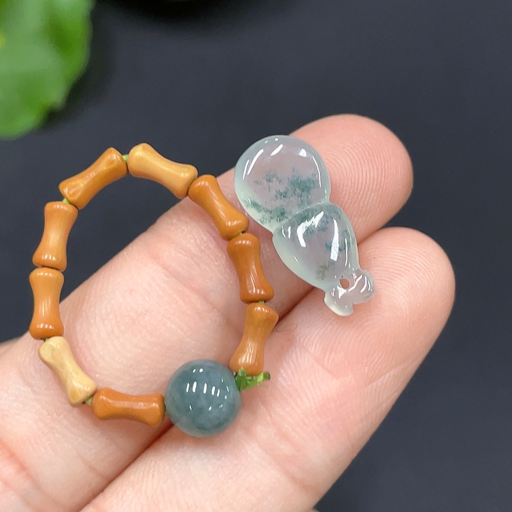 F24754267 Jadeite Bead Ring/Gourd Pendant Sell as a Lot