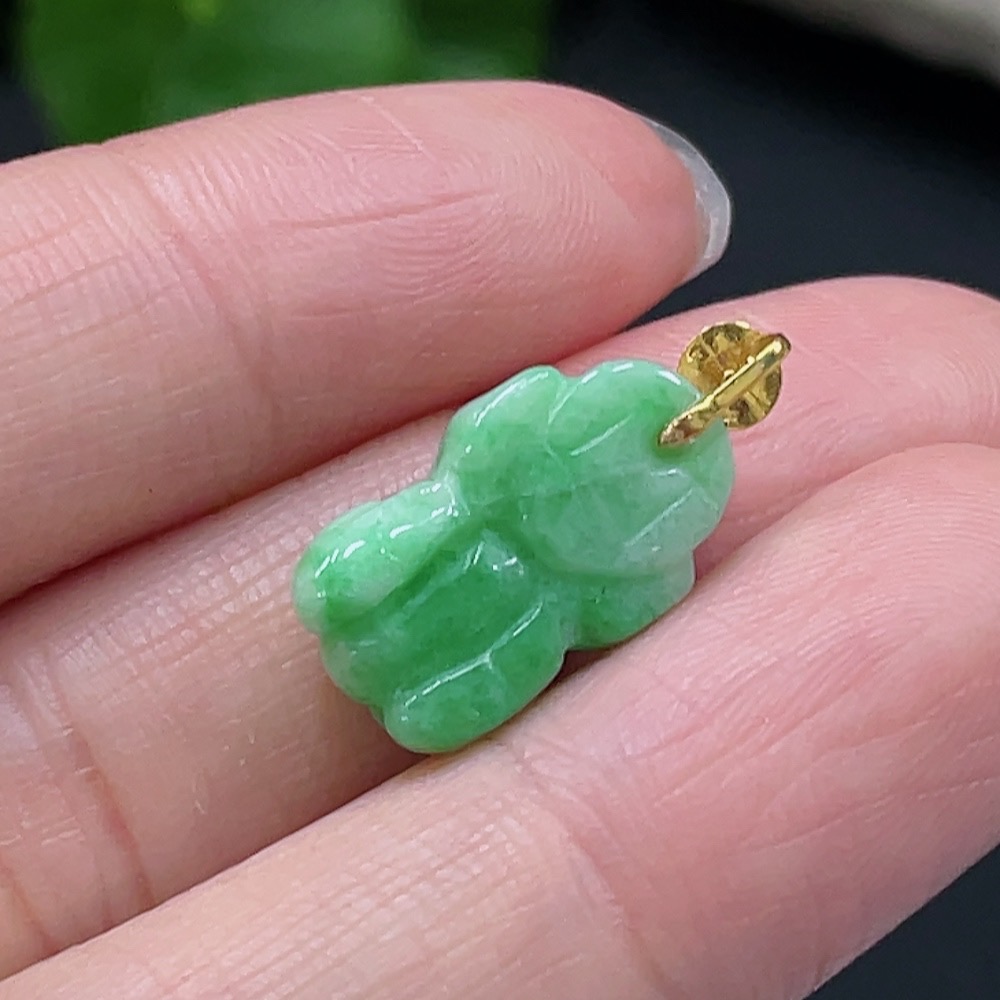 F26997751 JadeitePixiu Pendant with 18K Gold Clasp, Total Weight Approx. 1.9g