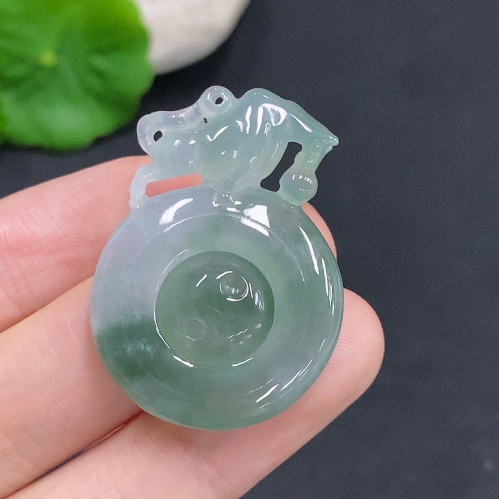 F33876858 Jadeite Reversal of Fortune Pendant