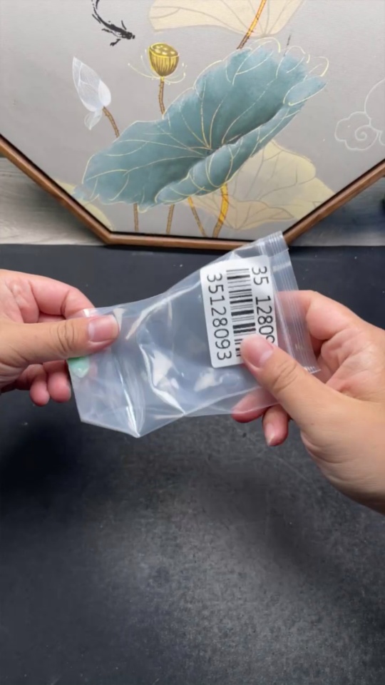 F35128093 Jadeite Lucky Bean Pendant Total Weight Approximately 4.19g