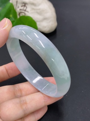 F46556870 翡翠正圈手镯 圈口58.2 货品总重约47.2克