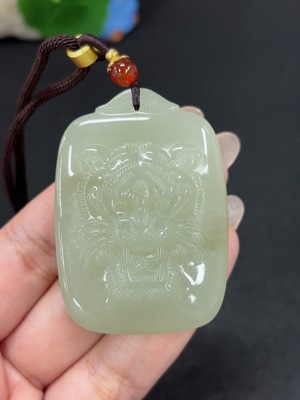H43217681 和田玉挂件 老虎 货品总重约【含绳】63.3g