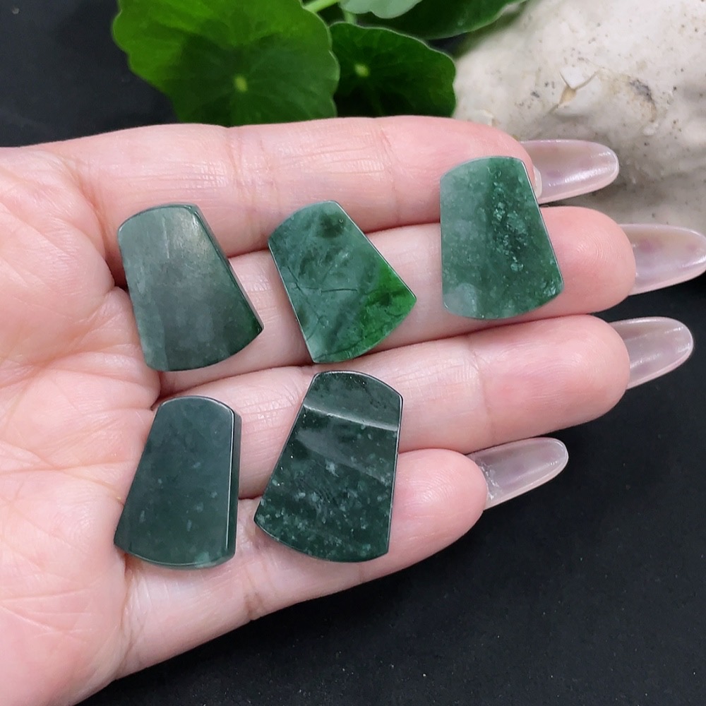 F35083300 Jadeite Plain Pendant Set Sell as a Lot