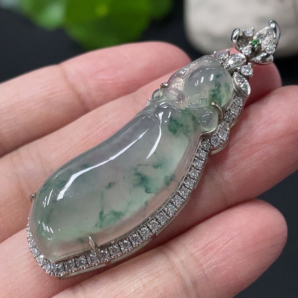 F31670306 Jadeite Auspicious Gourd Pendant with 18k Gold Setting, Non-Diamond, Total Weight Approx. 9.2g