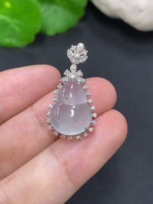 F41921457 翡翠葫芦镶嵌吊坠 18K金 货品总重约3.7克（配镶钻石）