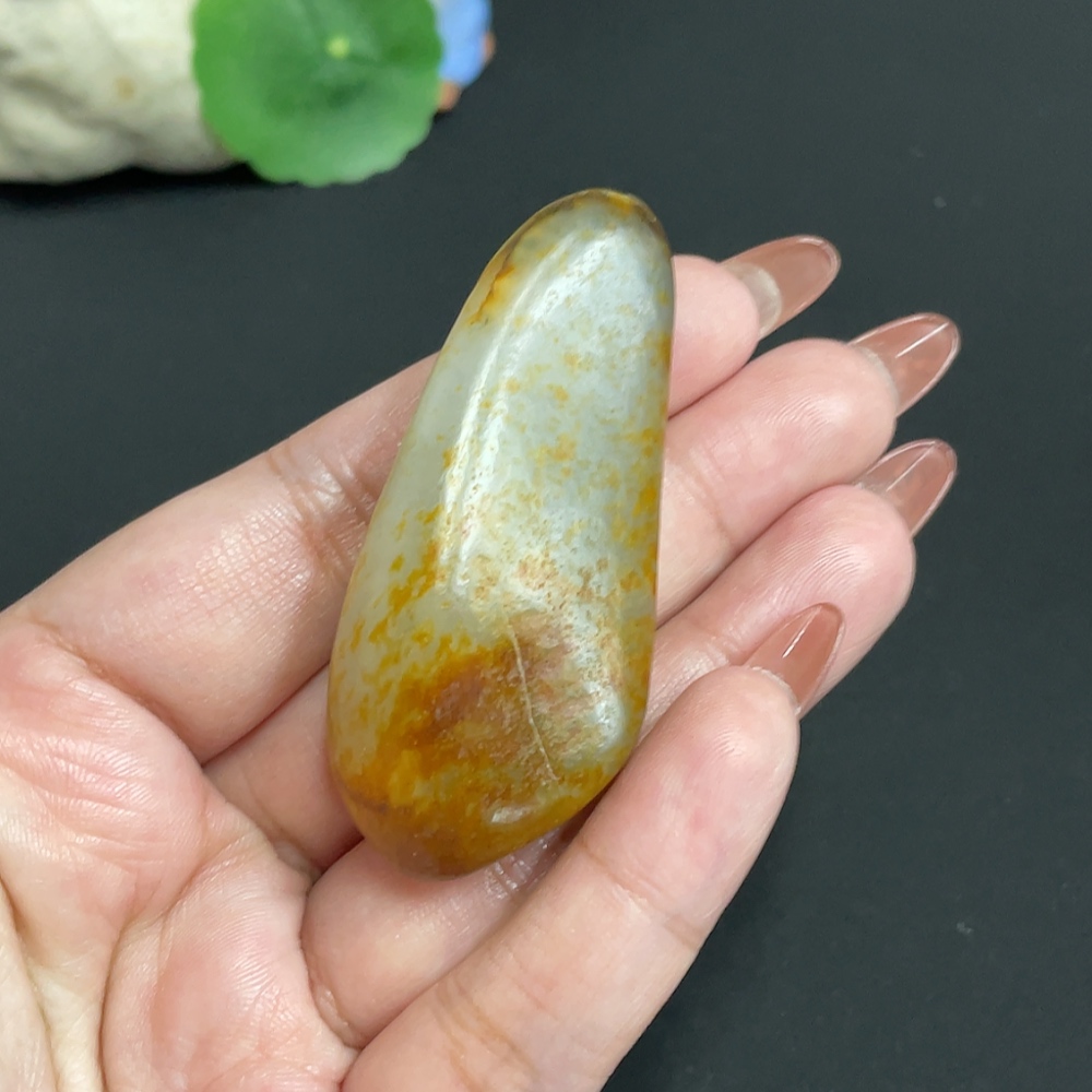 H34074140 Hetian Jade with undetermined skin color origin, total weight approximately 40.7g