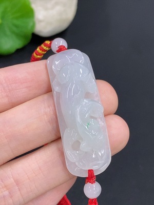 F46553343 翡翠草龙手牌 货品总约重 含绳10.76g