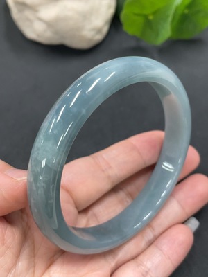 F16764885 Jadeite Round Bangle Size 61.7 Total Weight 52.930g
