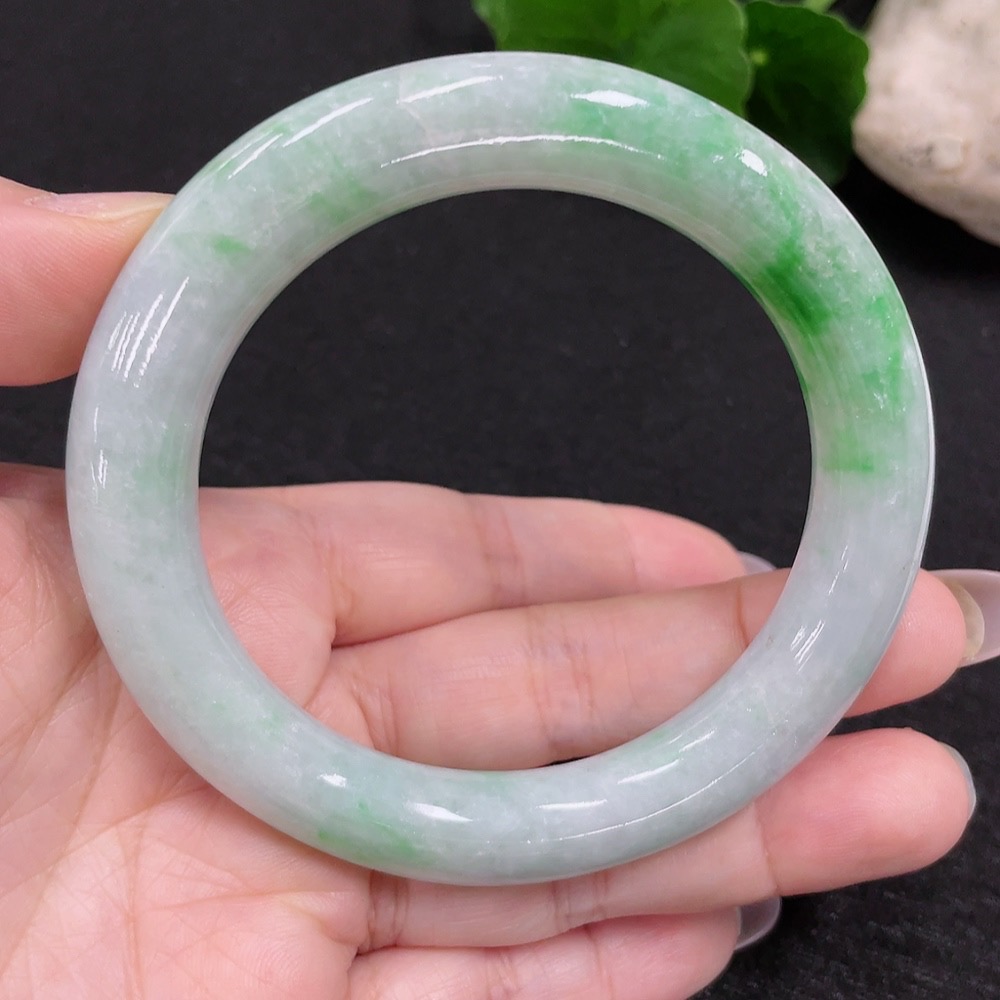 F32710262 Jadeite Round Bangle Size 57.2 Total Weight Approx. 66.4g (With Crack)