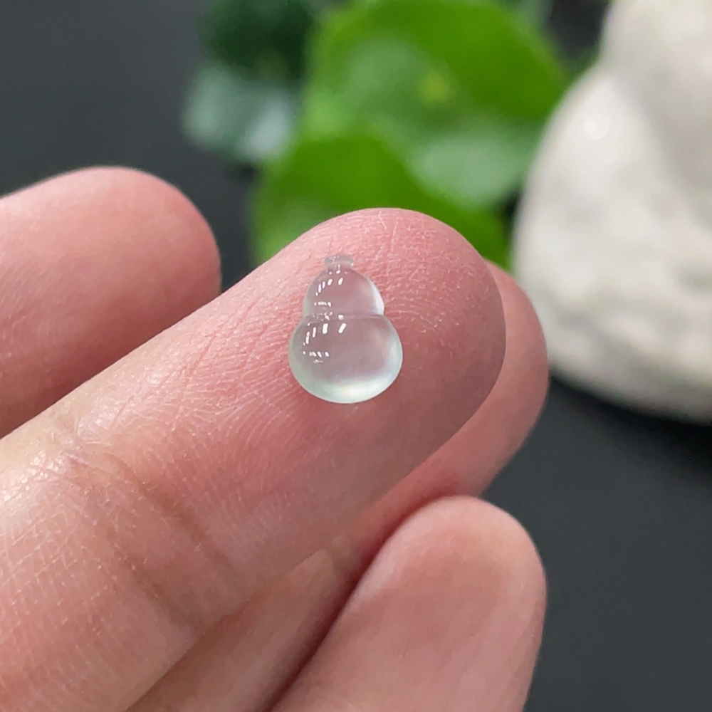 F35146713 Jadeite gourd inlaid piece, total weight about 0.2g