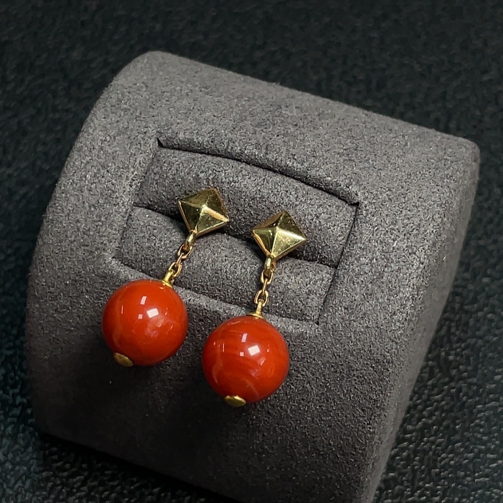 C31656553 Red Agate Earrings 18k Gold Approx. 2.85g 8.9mm