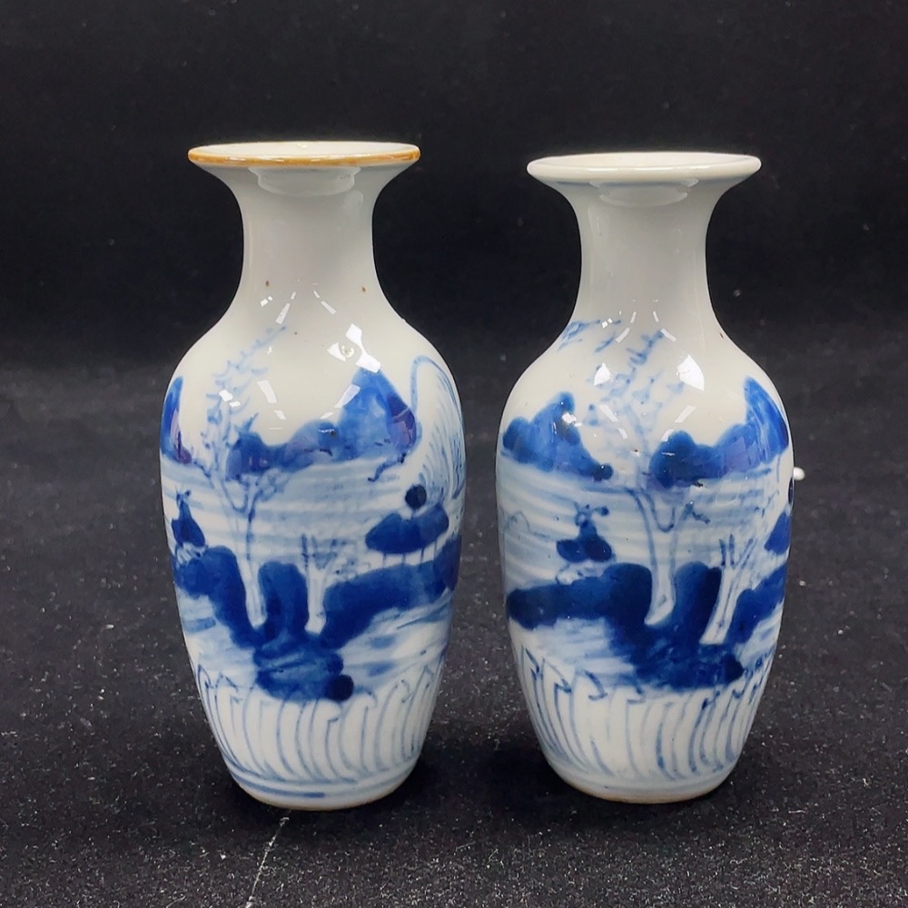W32763289 Porcelain, Mint Condition, Late Qing Dynasty to Republic of China Blue-and-White Landscape Vase, Size as per Actual Item