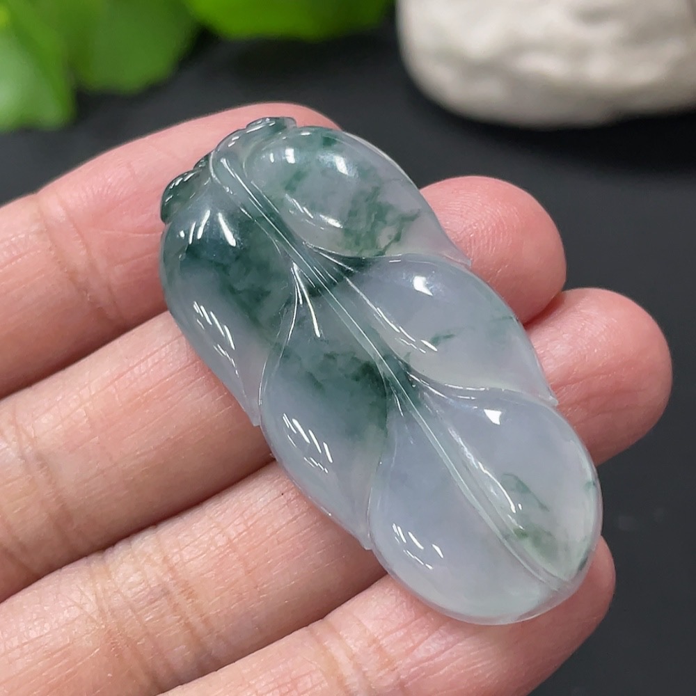 F24772857 Jadeite Leaf Pendant, Approx. 7.95g