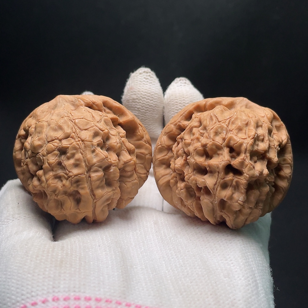 W35199838 Walnut Total weight about 61.61g Size about 50.1mm