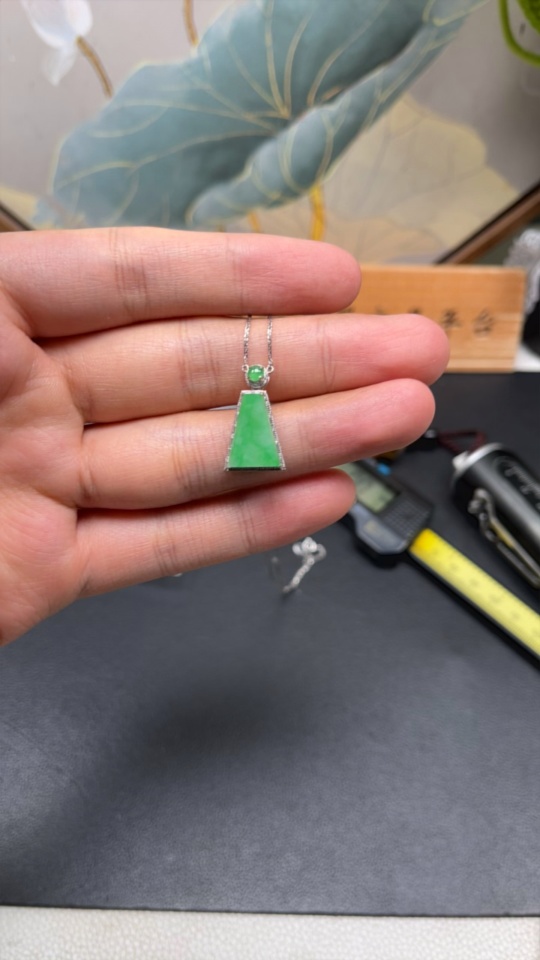 F25906196 Jadeite Plain Pendant Mounted Pendant, 18K Gold Chain, Total Weight Approx. 3.19g