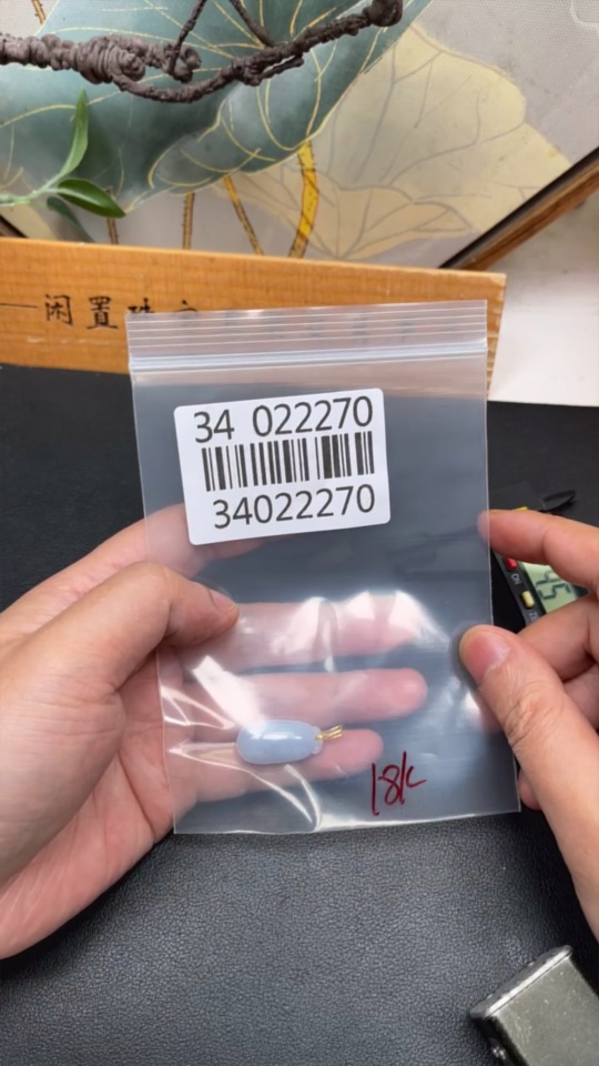 F34022270 Jadeite Blessing Melon Pendant with 18K Gold Clasp, Total Weight Approximately 4.7g