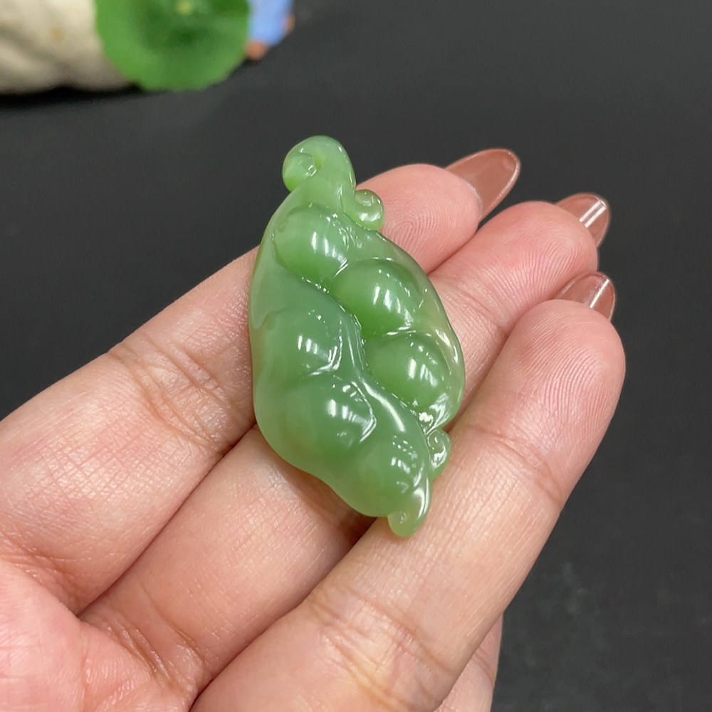 H34004203 Hetian Jade Jasper Pendant    Lucky Bean   Total Weight: Approx. 8.9g